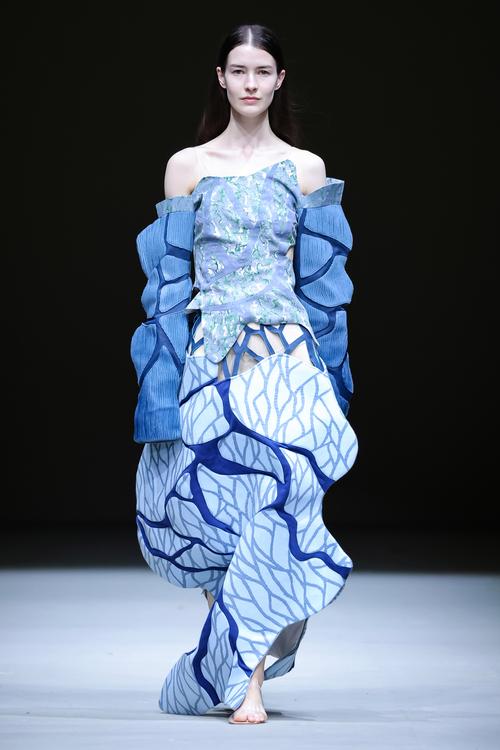 中国美术学院时尚设计学院"零度"幻化毕业优秀作品于上海时装周展演